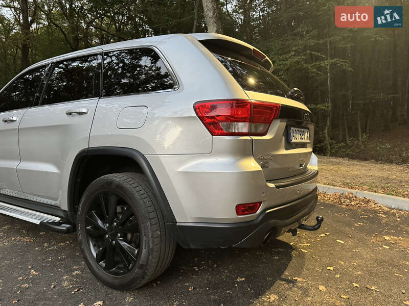 Внедорожник / Кроссовер Jeep Grand Cherokee 2012 в Ужгороде