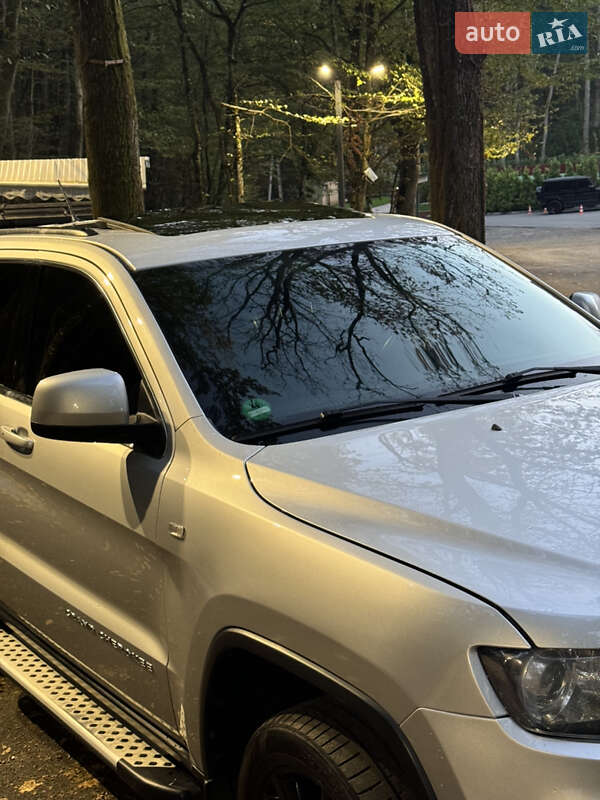 Внедорожник / Кроссовер Jeep Grand Cherokee 2012 в Ужгороде
