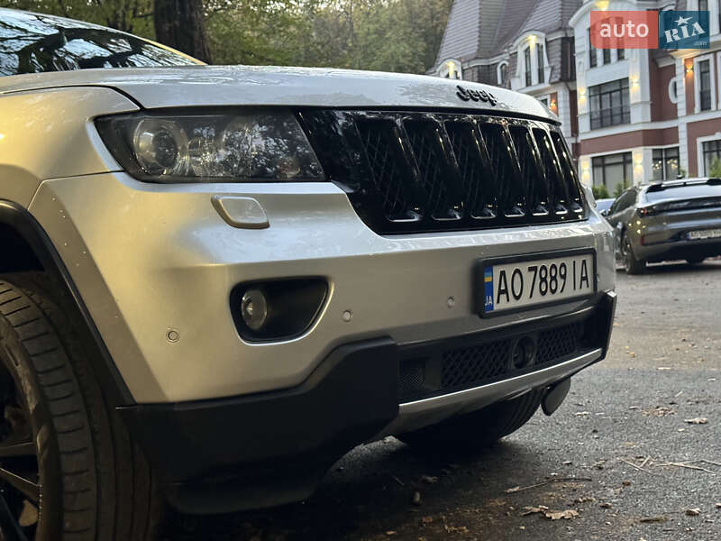Внедорожник / Кроссовер Jeep Grand Cherokee 2012 в Ужгороде