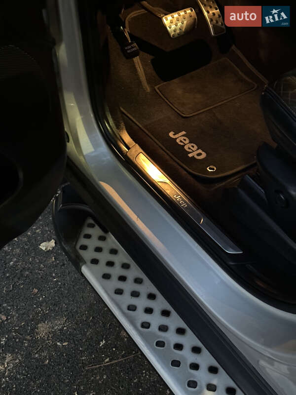 Внедорожник / Кроссовер Jeep Grand Cherokee 2012 в Ужгороде