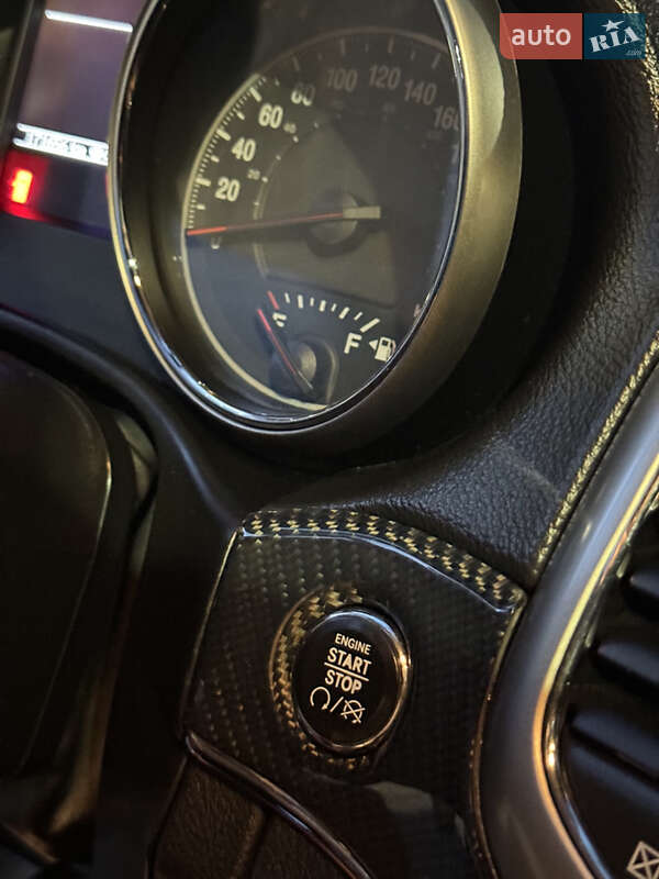 Внедорожник / Кроссовер Jeep Grand Cherokee 2012 в Ужгороде