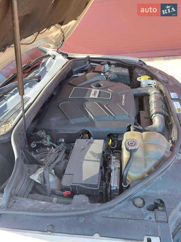 Внедорожник / Кроссовер Jeep Grand Cherokee 2014 в Гайсине