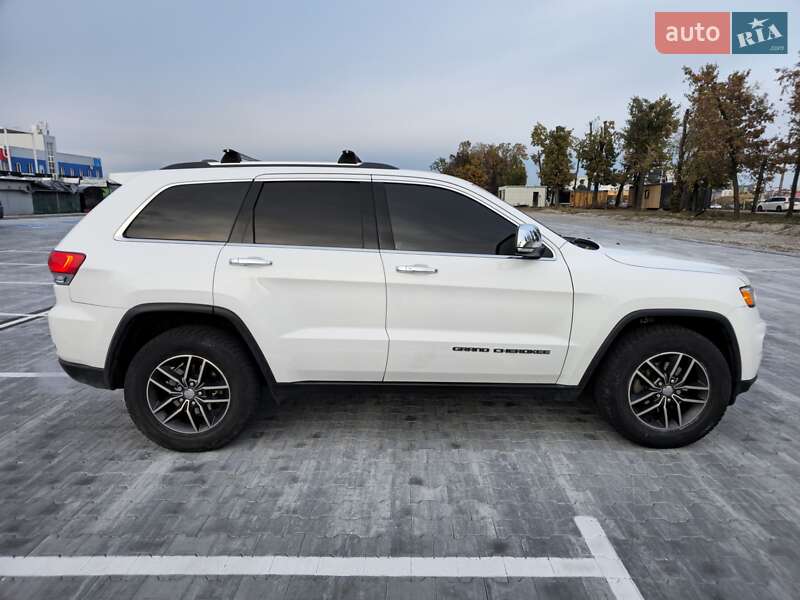 Внедорожник / Кроссовер Jeep Grand Cherokee 2017 в Киеве