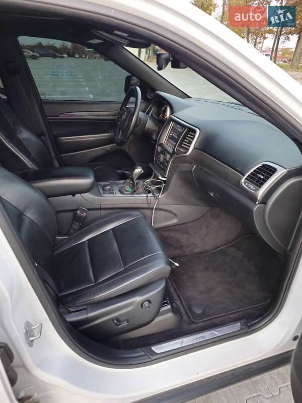 Внедорожник / Кроссовер Jeep Grand Cherokee 2017 в Киеве