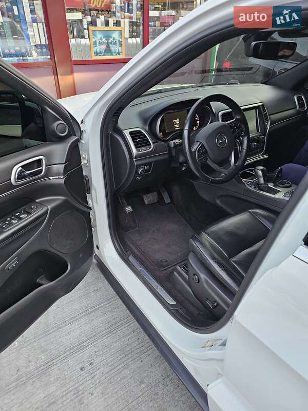 Внедорожник / Кроссовер Jeep Grand Cherokee 2017 в Киеве