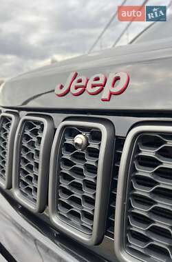Внедорожник / Кроссовер Jeep Grand Cherokee 2018 в 