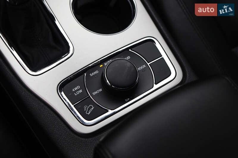 Внедорожник / Кроссовер Jeep Grand Cherokee 2018 в Киеве фото 26 Внедорожник / Кроссовер Jeep Grand Cherokee 2018 в Киеве