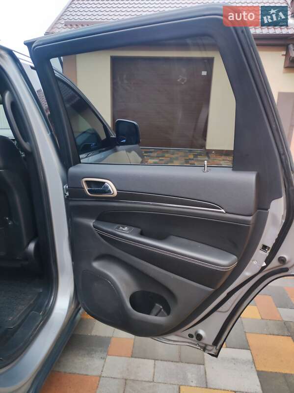 Внедорожник / Кроссовер Jeep Grand Cherokee 2016 в Черкассах