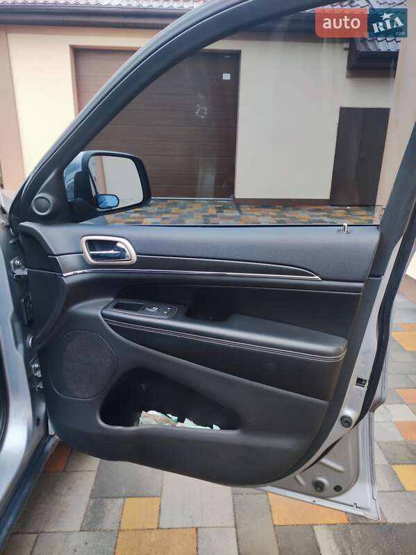 Внедорожник / Кроссовер Jeep Grand Cherokee 2016 в Черкассах