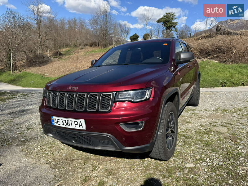 Внедорожник / Кроссовер Jeep Grand Cherokee 2016 в Киеве