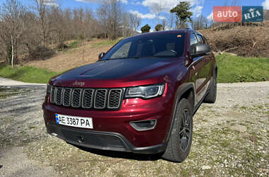 Внедорожник / Кроссовер Jeep Grand Cherokee 2016 в 