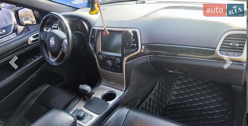 Внедорожник / Кроссовер Jeep Grand Cherokee 2015 в Киеве