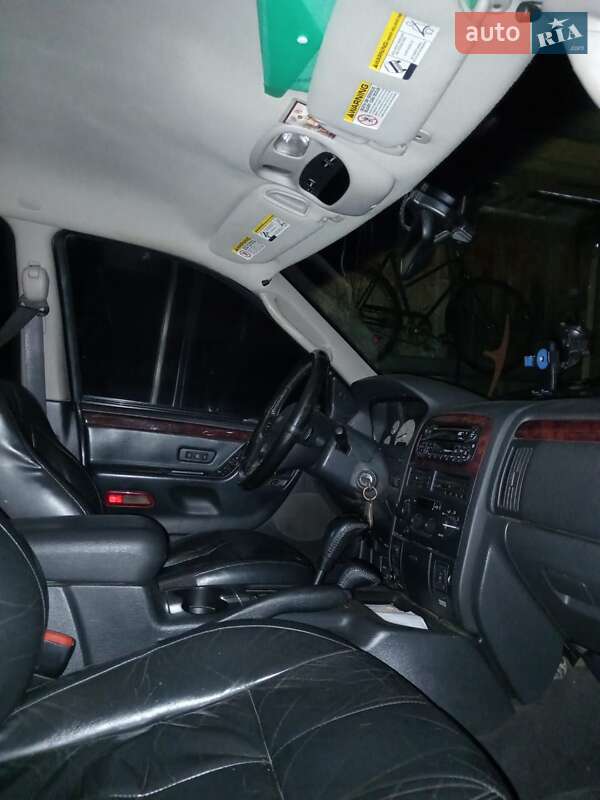 Внедорожник / Кроссовер Jeep Grand Cherokee 2002 в Путиле