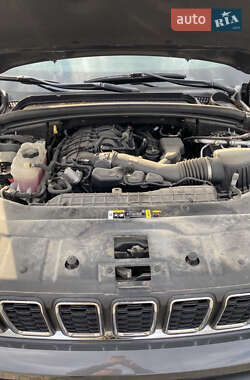 Внедорожник / Кроссовер Jeep Grand Cherokee 2022 в 