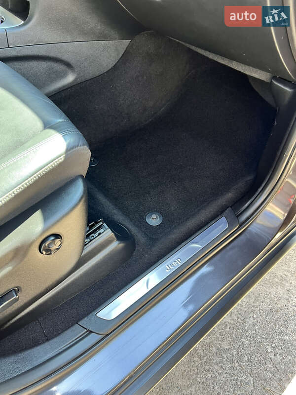 Внедорожник / Кроссовер Jeep Grand Cherokee 2019 в Ровно фото 61 Внедорожник / Кроссовер Jeep Grand Cherokee 2019 в Ровно