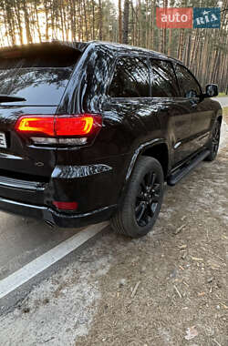 Внедорожник / Кроссовер Jeep Grand Cherokee 2017 в 