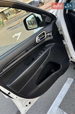 Внедорожник / Кроссовер Jeep Grand Cherokee 2011 в 