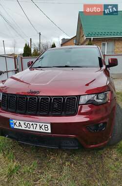 Внедорожник / Кроссовер Jeep Grand Cherokee 2017 в 