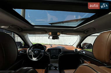 Внедорожник / Кроссовер Jeep Grand Cherokee 2015 в 