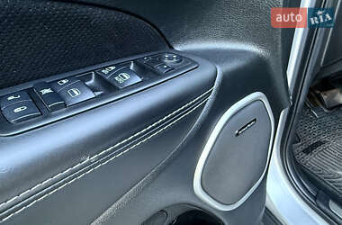 Позашляховик / Кросовер Jeep Grand Cherokee 2014 в 