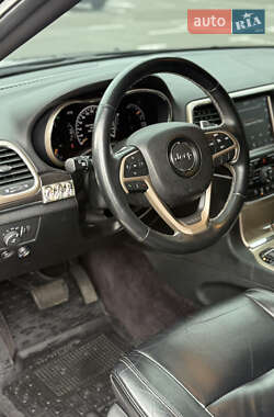 Внедорожник / Кроссовер Jeep Grand Cherokee 2016 в 