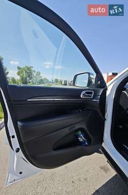 Внедорожник / Кроссовер Jeep Grand Cherokee 2022 в 