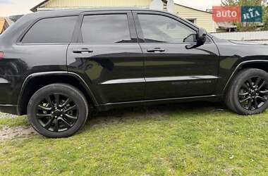 Позашляховик / Кросовер Jeep Grand Cherokee 2017 в 