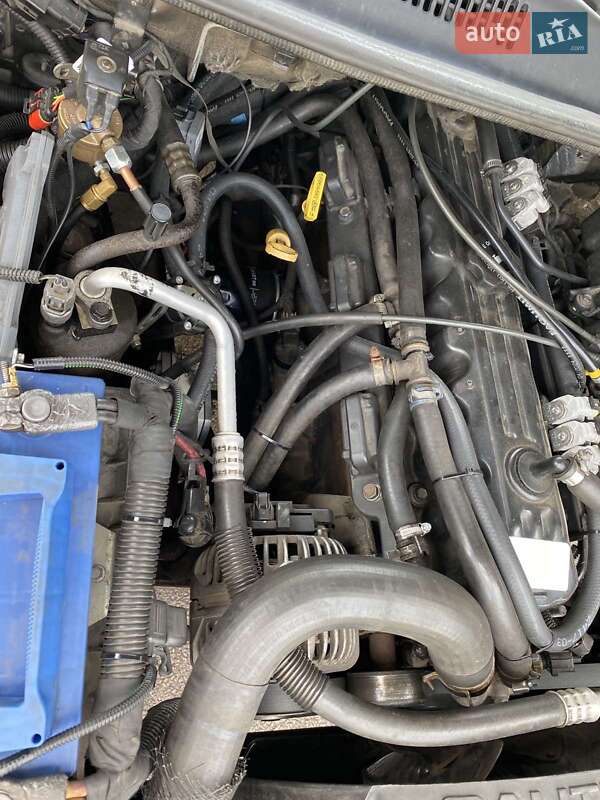 Внедорожник / Кроссовер Jeep Grand Cherokee 2002 в Житомире