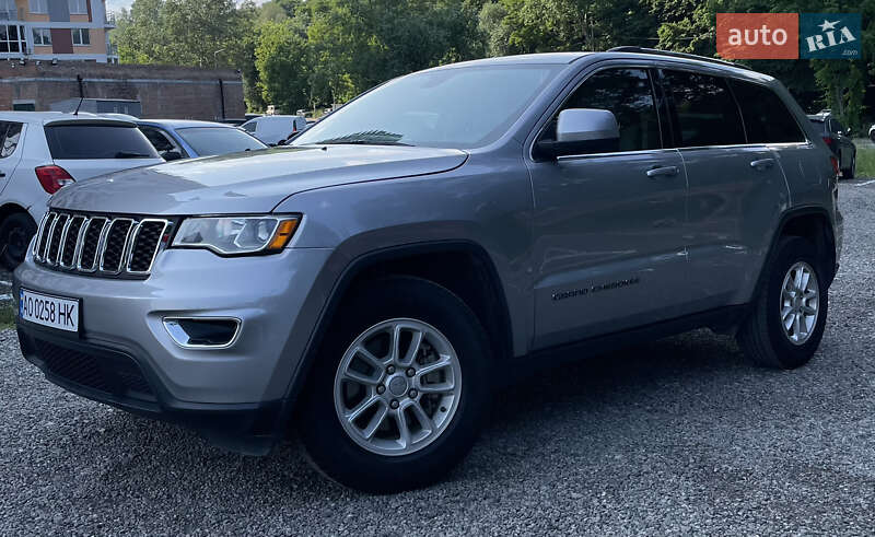 Внедорожник / Кроссовер Jeep Grand Cherokee 2017 в Киеве