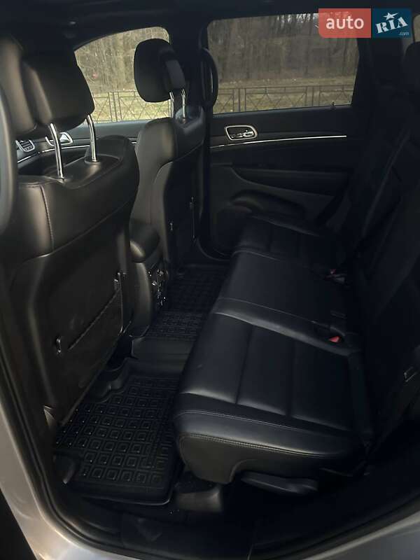 Внедорожник / Кроссовер Jeep Grand Cherokee 2020 в Киеве фото 10 Внедорожник / Кроссовер Jeep Grand Cherokee 2020 в Киеве