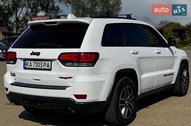 Внедорожник / Кроссовер Jeep Grand Cherokee 2018 в 