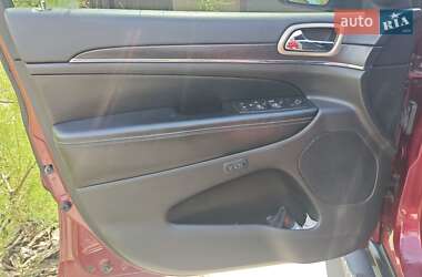 Внедорожник / Кроссовер Jeep Grand Cherokee 2015 в 