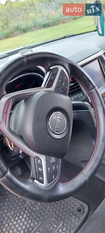 Внедорожник / Кроссовер Jeep Grand Cherokee 2016 в Виннице