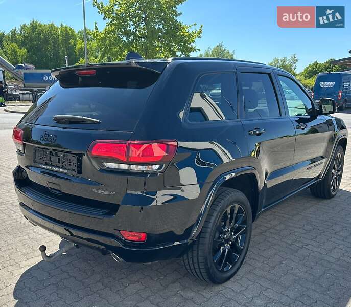 Внедорожник / Кроссовер Jeep Grand Cherokee 2017 в Киеве