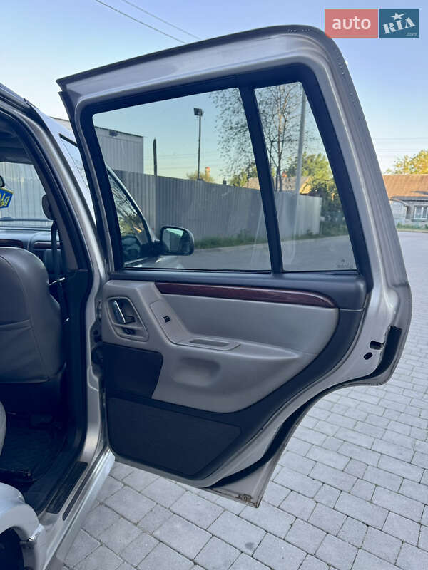 Внедорожник / Кроссовер Jeep Grand Cherokee 2003 в Дубно
