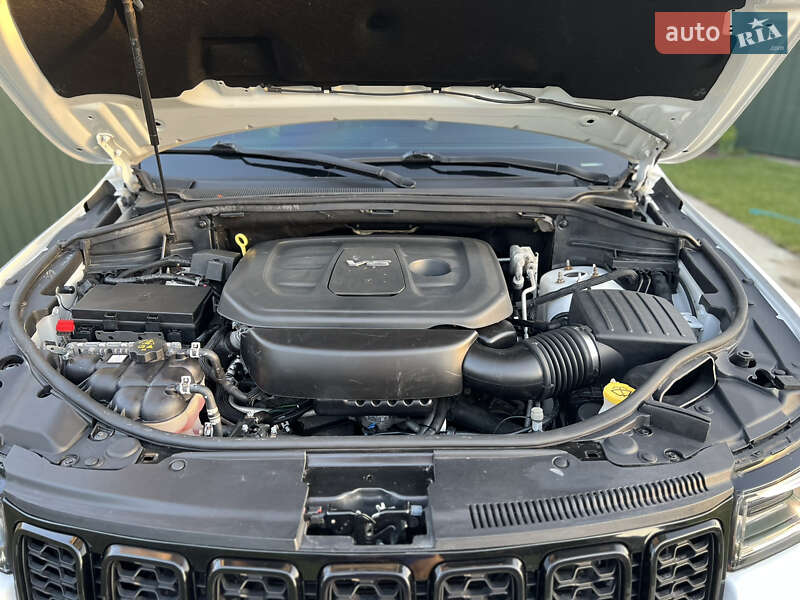 Внедорожник / Кроссовер Jeep Grand Cherokee 2017 в Сумах