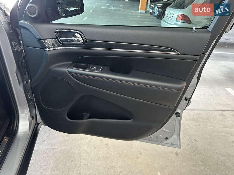 Внедорожник / Кроссовер Jeep Grand Cherokee 2018 в Киеве фото 14 Внедорожник / Кроссовер Jeep Grand Cherokee 2018 в Киеве