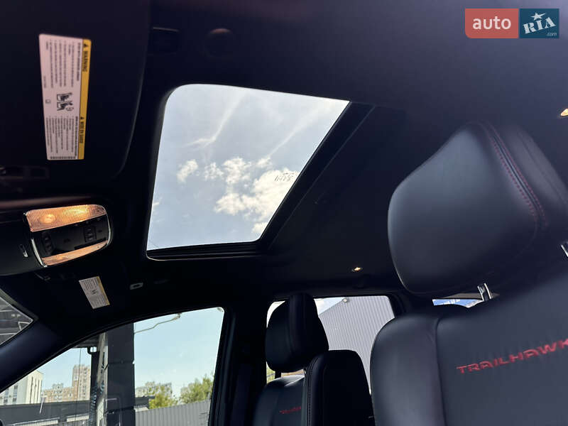 Внедорожник / Кроссовер Jeep Grand Cherokee 2018 в Киеве фото 24 Внедорожник / Кроссовер Jeep Grand Cherokee 2018 в Киеве