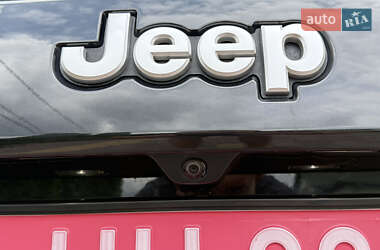 Внедорожник / Кроссовер Jeep Grand Cherokee 2015 в 