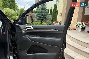 Внедорожник / Кроссовер Jeep Grand Cherokee 2015 в 