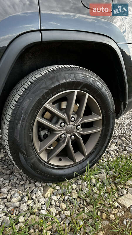 Внедорожник / Кроссовер Jeep Grand Cherokee 2016 в Ивано-Франковске