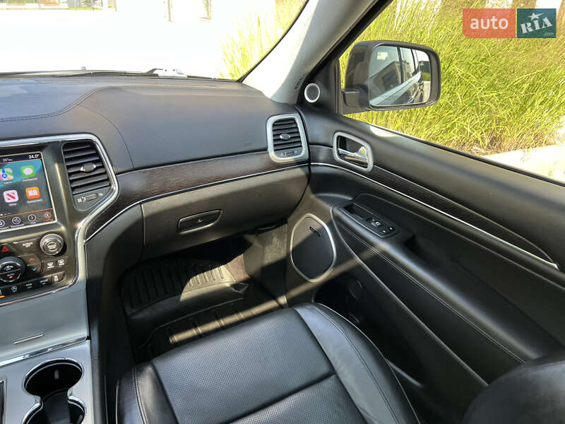 Внедорожник / Кроссовер Jeep Grand Cherokee 2017 в Киеве