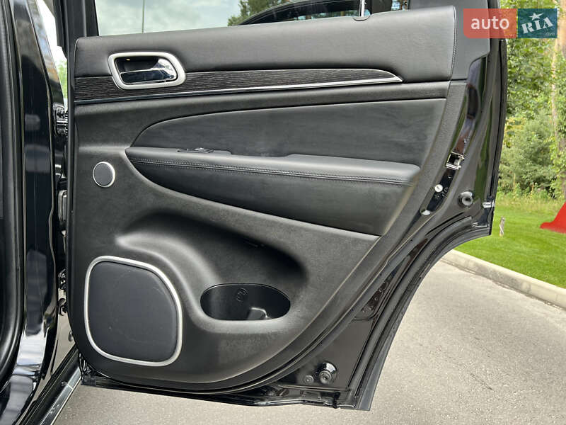 Внедорожник / Кроссовер Jeep Grand Cherokee 2017 в Киеве