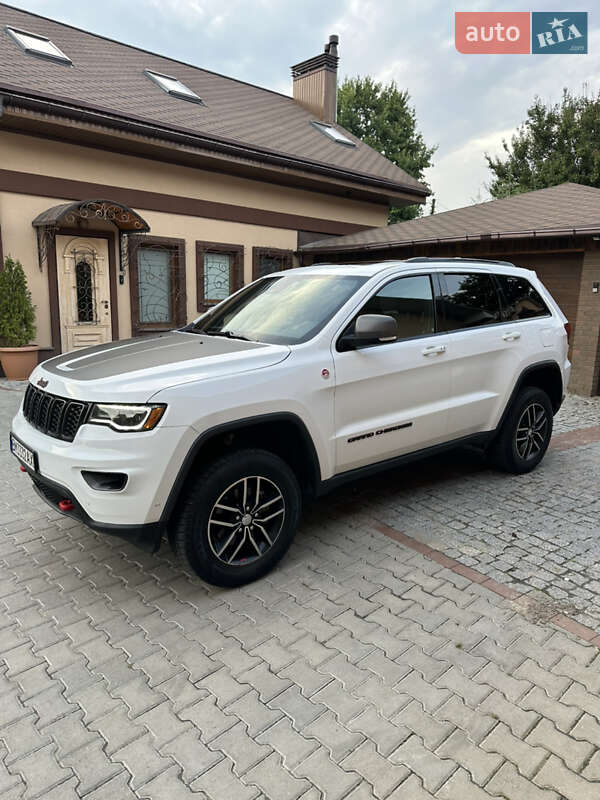 Внедорожник / Кроссовер Jeep Grand Cherokee 2018 в Сумах