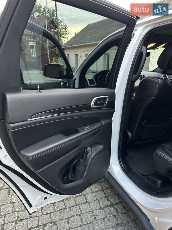 Внедорожник / Кроссовер Jeep Grand Cherokee 2018 в Сумах