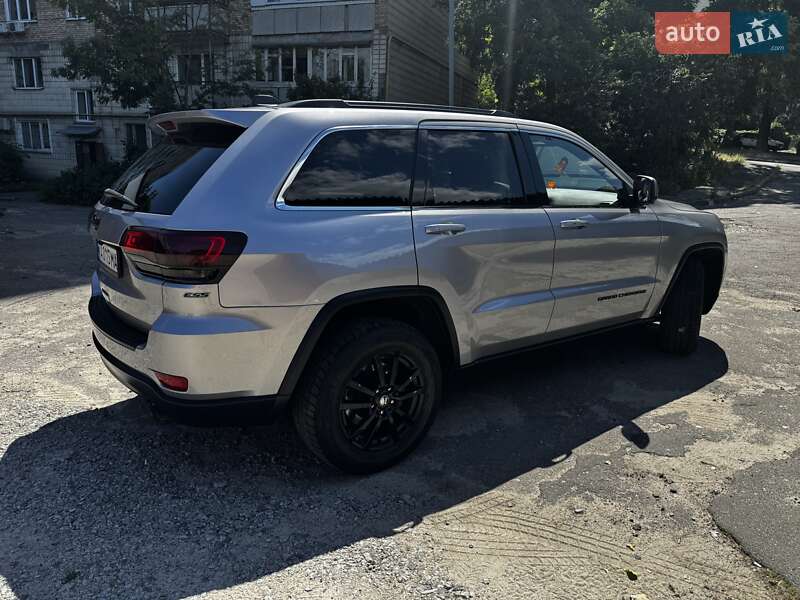Внедорожник / Кроссовер Jeep Grand Cherokee 2015 в Киеве