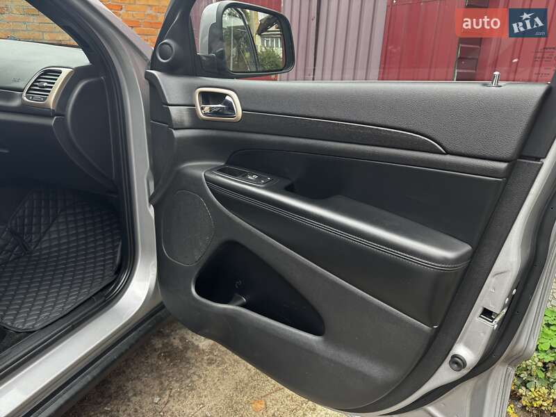 Внедорожник / Кроссовер Jeep Grand Cherokee 2015 в Киеве