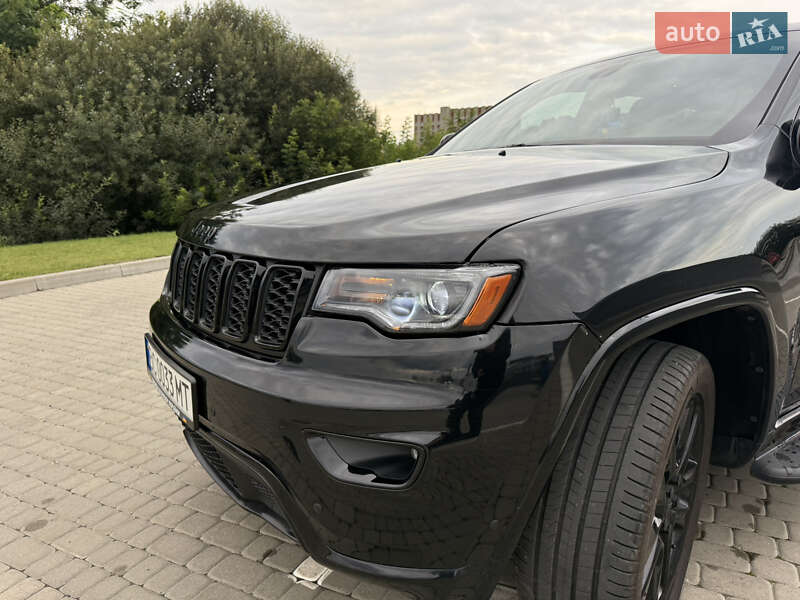 Внедорожник / Кроссовер Jeep Grand Cherokee 2017 в Львове