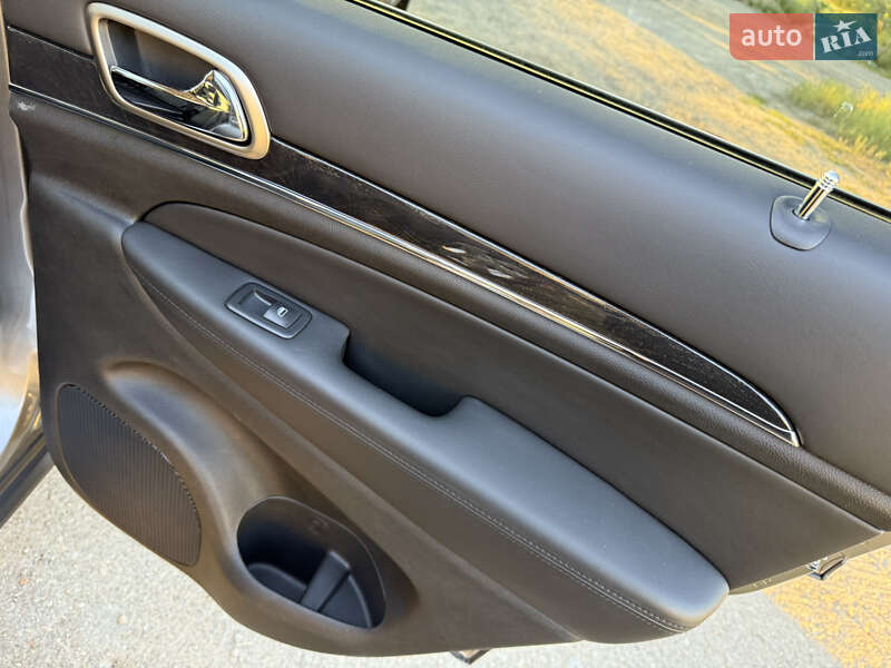 Внедорожник / Кроссовер Jeep Grand Cherokee 2011 в Киеве