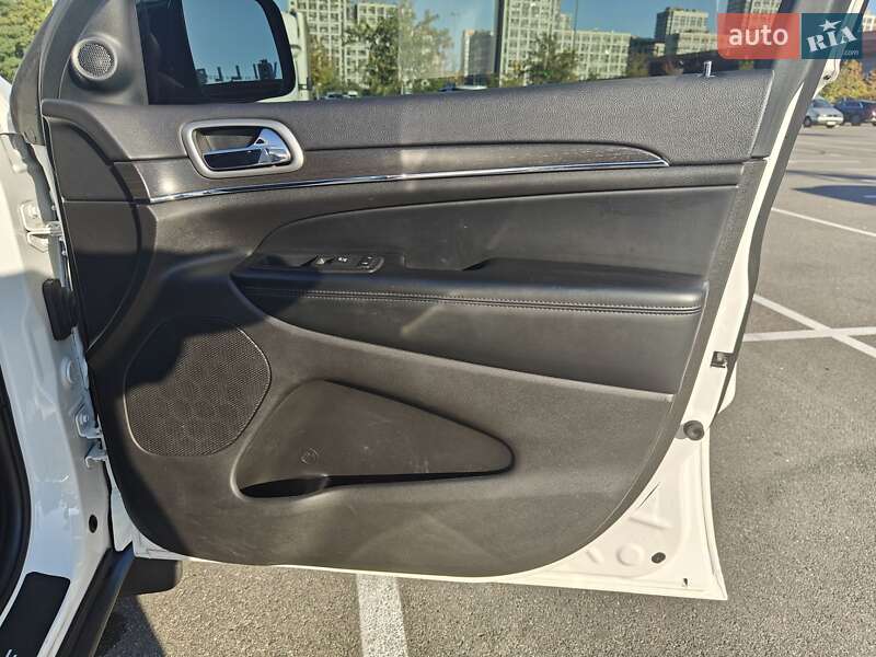 Внедорожник / Кроссовер Jeep Grand Cherokee 2018 в Киеве фото 21 Внедорожник / Кроссовер Jeep Grand Cherokee 2018 в Киеве